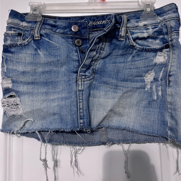 American Eagle Outfitters Dresses & Skirts - American Eagle Y2K Distressed Denim Mini Skirt Raw Hem Festival Size 0